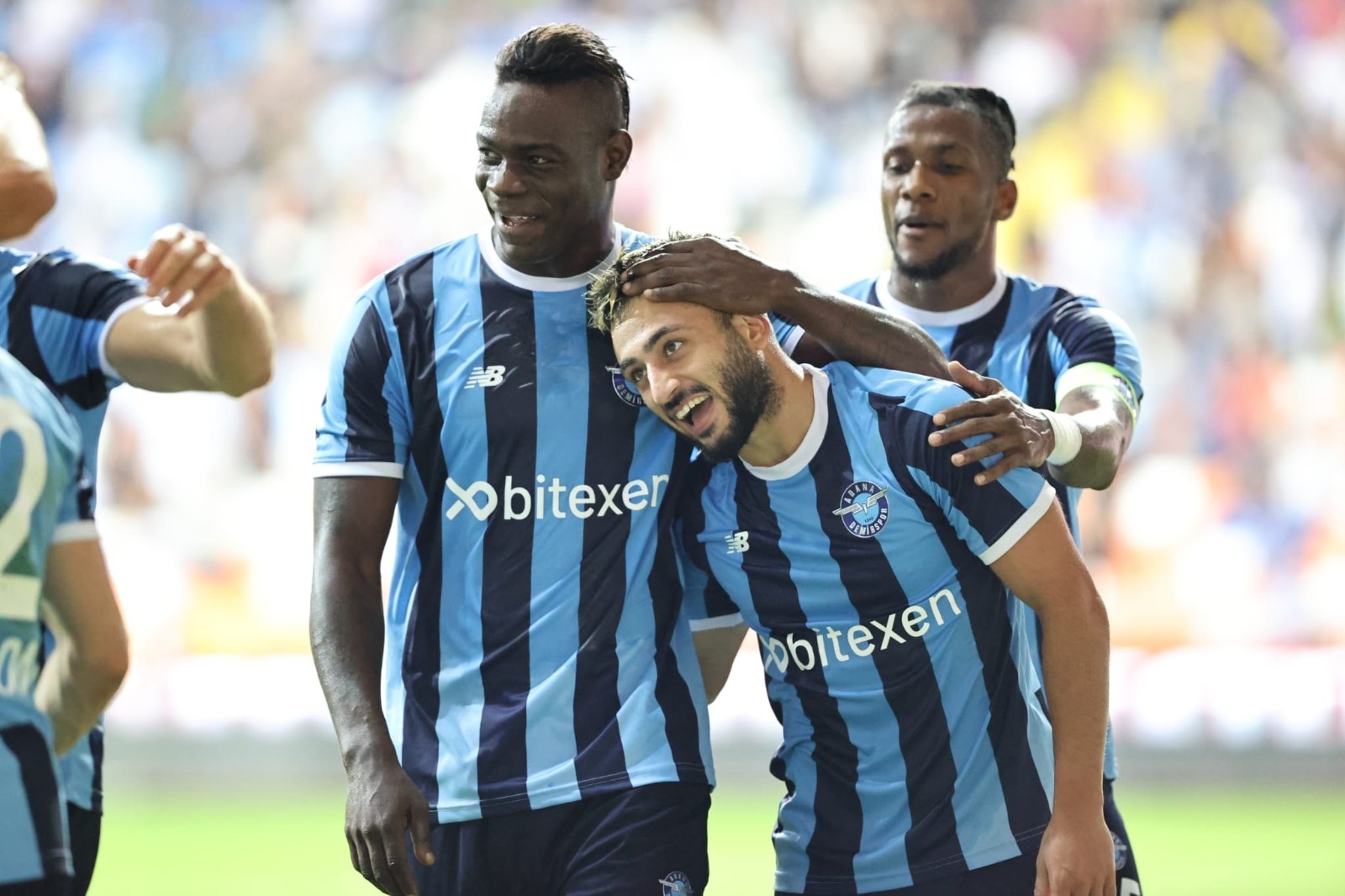 Adana Demirspor'da Balotelli ve Vargas'ın gol sevinci